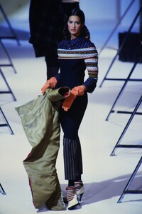 619450233_jean-paul-gaultier-fw-1992(3).thumb.jpg.4280d9385c05d16f7ce9fc3f4a8aa43b.jpg