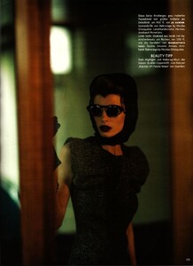 Vogue Germany (November 2008) - Bella Figura - 004.jpg