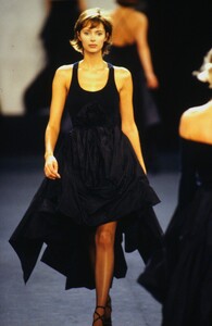 645542721_donna-karan-fw-1994(8).thumb.jpg.5e796bb1bfebc79d46e2de74280e1bb2.jpg