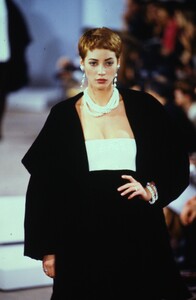 665757054_christy-donna-karan-fw-1990(8).thumb.jpg.2584df91e55548291e8e26b9f74406a0.jpg