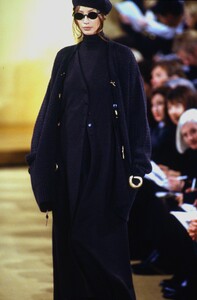 689732916_donna-karan-fw-1993(12).thumb.jpg.ef21ef9f3097a169ba1e7615f7c82fd7.jpg