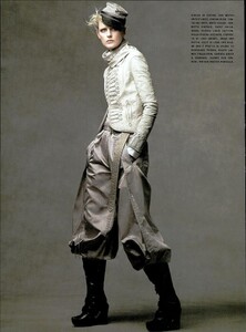 ARCHIVIO - Vogue Italia (November 2006) - The Glam And The Uniform - 009.jpg