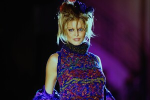 702054603_versace-hc-fw-1993(7).thumb.jpg.668a057bc0fb4017eb786265642f9de9.jpg