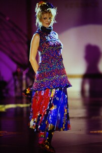 772558759_versace-hc-fw-1993(8).thumb.jpg.de504c8831a430a504729e99163198f2.jpg