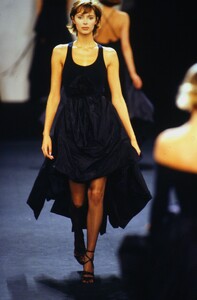 797733311_donna-karan-fw-1994(5).thumb.jpg.45948ea771f2dc1af8a79f4c9ee3952f.jpg