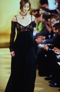 82020997_donna-karan-fw-1993(14).thumb.jpg.d07552c7dd50f9469d7a2afed5e09e38.jpg