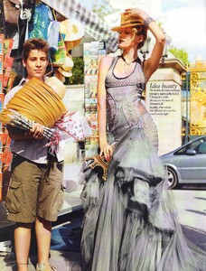 Elle Italia (November 2010) - Funny Couture - 003.jpg