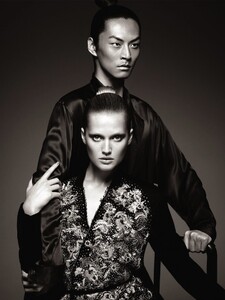 860869961_voguegermany2012dec2.thumb.jpg.20b129511f2de62ba8dcfca3d45369ae.jpg