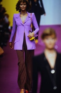 873971219_karl-lagerfeld-spring-1995(14).thumb.jpg.a8d6d51ce30bd821a8fa8087d18f4ef2.jpg