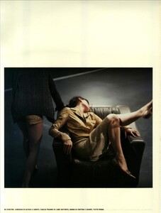 ARCHIVIO - Vogue Italia (March 2002) - Variation On Gold - 002.jpg