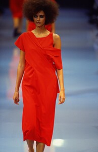 94706800_yohji-yamamoto-ss-1992(4).thumb.jpg.62023f84d94c7be7807a4583175163c4.jpg