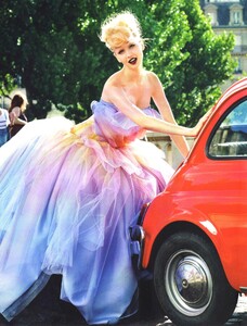 Elle Italia (November 2010) - Funny Couture - 005.jpg