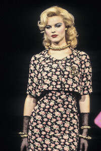 993705349_BetseyJohnson1996WomenRTW36.thumb.jpg.01bc68674f73528c805390870660bf0d.jpg