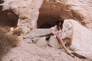 DIAMOND-EYES-Spell-The-Gypsy-Collective-April-18-Zoi-Aggeliki-Mantazkanis-by-Graham-Dunn-at-Amangiri66.jpg