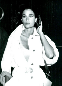 Donna_Karan_Spring_Summer_1994_02.thumb.png.e2c1bdaf68c0e78d14e4ac13c731b978.png