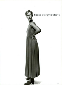 Forme_Comte_Vogue_Italia_April_1994_02.thumb.png.1cec705986e9d03d905840148ba11ada.png