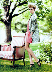 HarpersBazaarUS_October2008_CarolineTrentini_phGregKadel_03.jpg