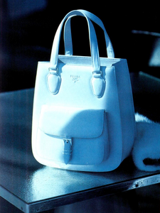 Lindbergh_Prada_Fall_Winter_91_92_03.thumb.png.3200eb8b8d55f16f19b8ff15a62befa0.png