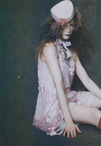 Roversi_Vogue_Italia_February_2005_05.thumb.png.fe8f71d8977432e33204966c5598dda7.png