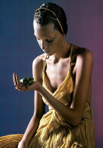 Sorrenti_Vogue_Italia_February_2005_10.thumb.png.b9c647da85012a9fed7a7933a9a995c6.png