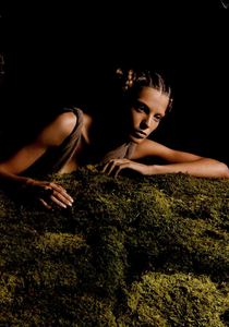 Sorrenti_Vogue_Italia_February_2005_12.thumb.png.2dfa4368fc50d1230e90fad434a8563a.png