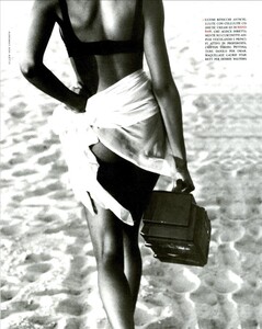 Summertime_von_Unwerth_Vogue_Italia_May_1991_14.thumb.jpg.c252f1b65c5588481376084df19adc32.jpg