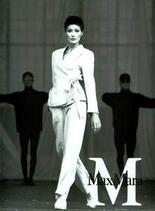 Vadukul_Max_Mara_Spring_Summer_1994_07.thumb.png.4afe2e83503efe786eb4d0235c989c0d.png