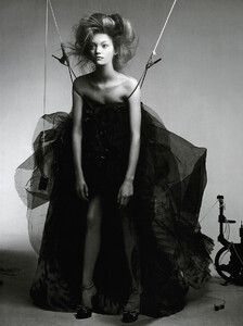 Vogue_Italia_Fevereiro2005_phCraigMcDean_GemmaWard_01.jpg