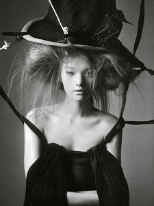 Vogue_Italia_Fevereiro2005_phCraigMcDean_GemmaWard_10.jpg