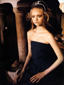 Vogue_UK_Agosto2005_phMarioTestino_GemmaWard_09.jpg