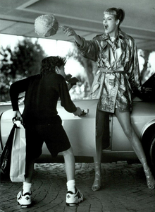 Weber_Vogue_Italia_April_1994_02.thumb.png.276a5f7f3723518550d236a797444d66.png