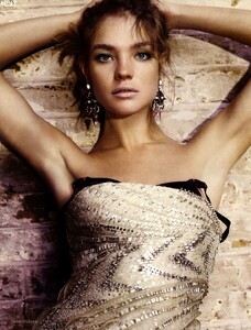 achAT_Natalia_Vodianova_2009-05_vog-09.jpg