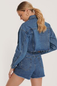 nakd_cropped_raw_hem_denim_jacket_1100-002913-0116_02b.thumb.jpg.c7c7d9998ed569bfe1110f43f0d2aaab.jpg