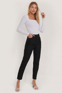 nakd_high_waist_mom_jeans_1494-002716-0002_01c_r.thumb.jpg.8eefcfd2793fbadea754777081b787ac.jpg