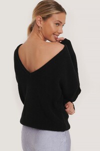 nakd_knitted_deep_v-neck_sweater_1100-000412-0002_01b_r3.thumb.jpg.d6601f1e34dbef9a57839cb8afdf343a.jpg