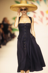 oscar-de-la-renta-ss-1993-1.thumb.jpg.b4489e275d36ae42c58da3de24894dca.jpg