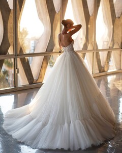 pronovias_91806020_2688397631259066_1310060640469894986_n.jpg