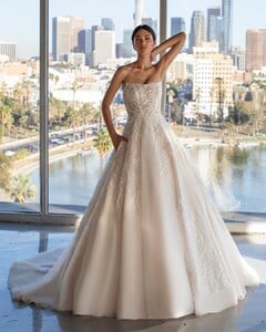 pronovias_92302514_644681949702742_3758672925215565_n.jpg