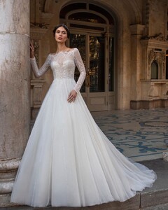 pronovias_94610354_2540997132828865_5584415861944976706_n.jpg