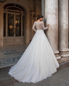 pronovias_94703596_162096868514680_4799459528461243814_n.jpg