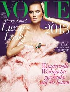 vogue-de-12-12a.thumb.jpg.7dab75a51a812cbcf59ad6d276717829.jpg