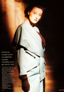 vogue_uk_sept_1988_19.thumb.jpg.68ed91d561960aa9b63fedba027ff683.jpg