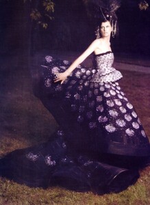 Harper's Bazaar US (October 2008) - Divine Duchess - 003.jpg