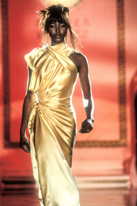 1253439163_GianniVersace1994HauteCouture20.thumb.jpg.b73857bcd4330b06e81e48e40e0a1209.jpg