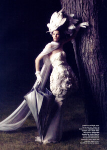 Harper's Bazaar US (October 2008) - Divine Duchess - 006.jpg