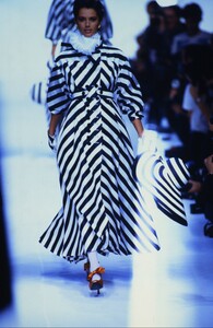 1786737015_dior-ss-1993(6).thumb.jpg.9b1f3fbf7a81901038a8bfef93652be3.jpg