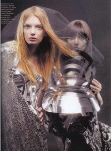 Numéro #76 (September 2006) - Veuves Couture - 008.jpg