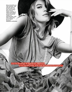 Elle France #3452 (February 24, 2012) - Camille Rowe - 007.jpg