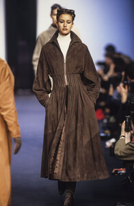 1971860404_Lanvin1993WomenRTW70.thumb.jpg.2c54e00dafd7a838bec7fc6f26fb0110.jpg