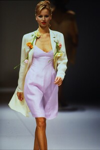 2095784722_salvatore-ferragamo-ss-1995(1).thumb.jpg.9790d7fe9683166ea1b90c7ea2cf0ace.jpg